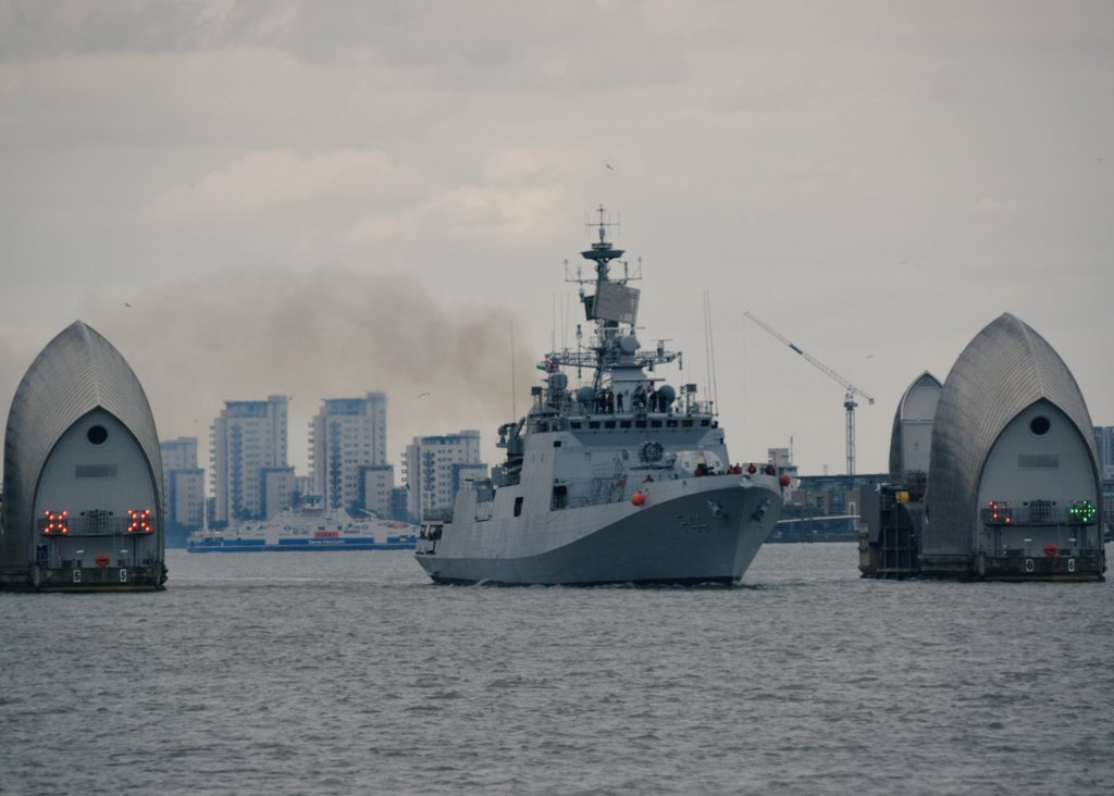 AJBC_1's tweet photo. Talwar-Class Frigate INS TABAR F44 of @indiannavy arriving on the #Thames to stay alongside #HMSBelfast in #London until 11th Aug.
#Warship #INSTabar #F44 #TalwarClass #IndianNavy @HCI_London @IN_WesternFleet
@IndianDiplomacy 🇮🇳🇬🇧
#dlr_blog
@seawaves_mag @WarshipsIFR https://t.co/XAQXp10oB8