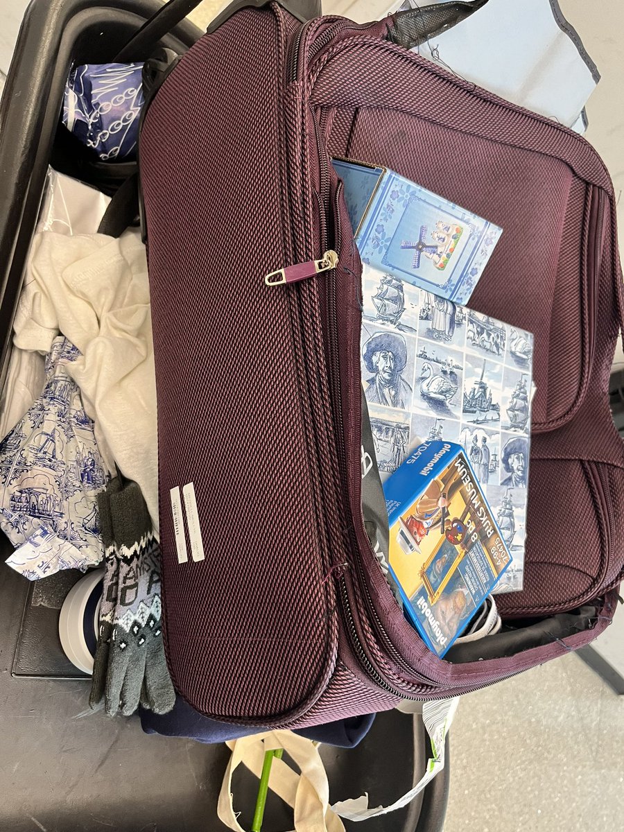 mk119's tweet image. I was just about to praise @delta and then this happened to our brand bag! All of our clothes and souvenirs were scattered around the belt and our bag completely destroyed!! Totally unacceptable!!