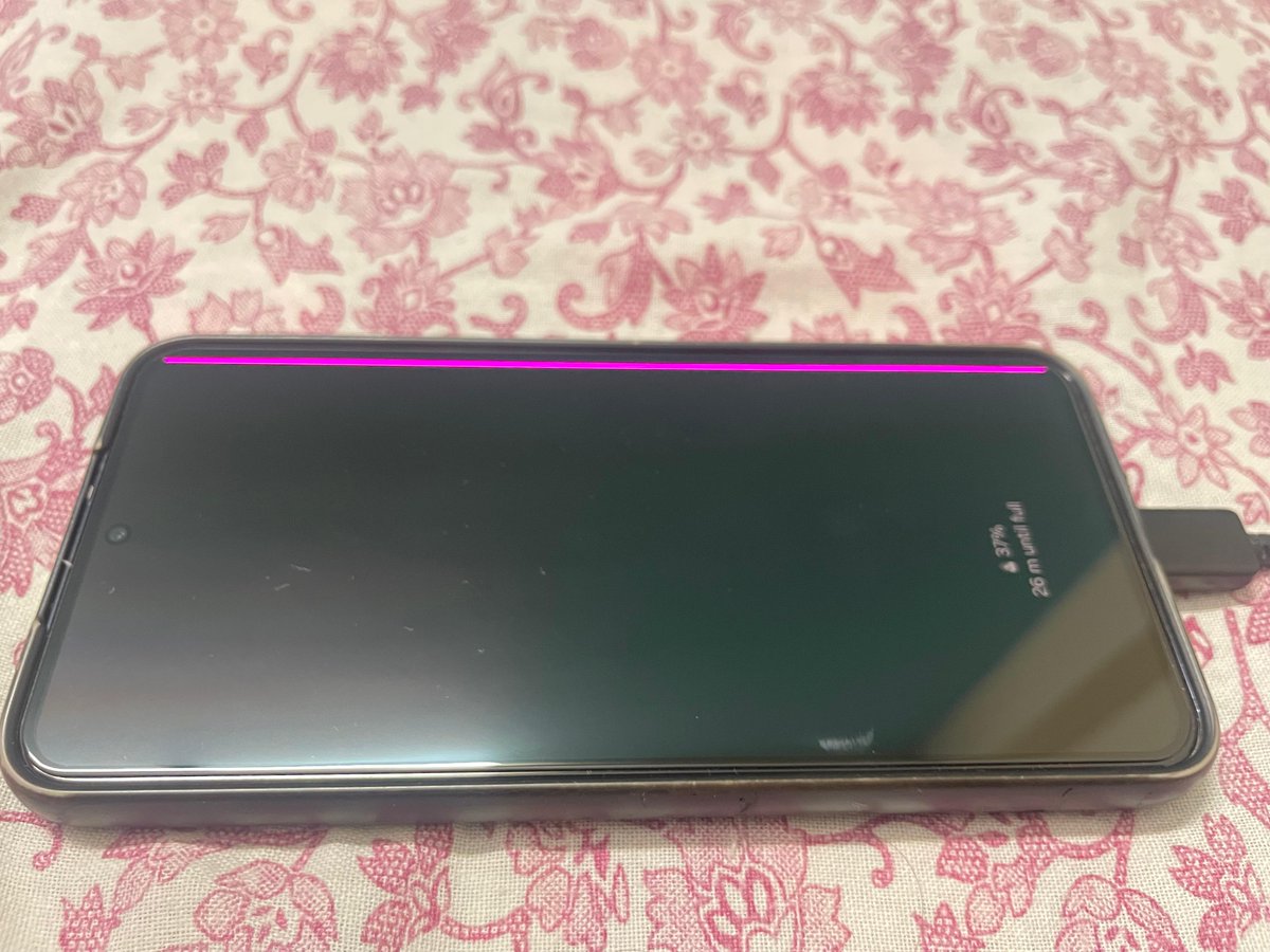 iam_mahend's tweet image. @SamsungMobile @SamsungIndia My Samsung S22 has developed a pink vertical line on the right side of the screen that is out of nowhere and has no physical damage. I’ve seen others with the same issue. What are my repair options?  #Samsung  #SamsungS22 #PinkLineIssue