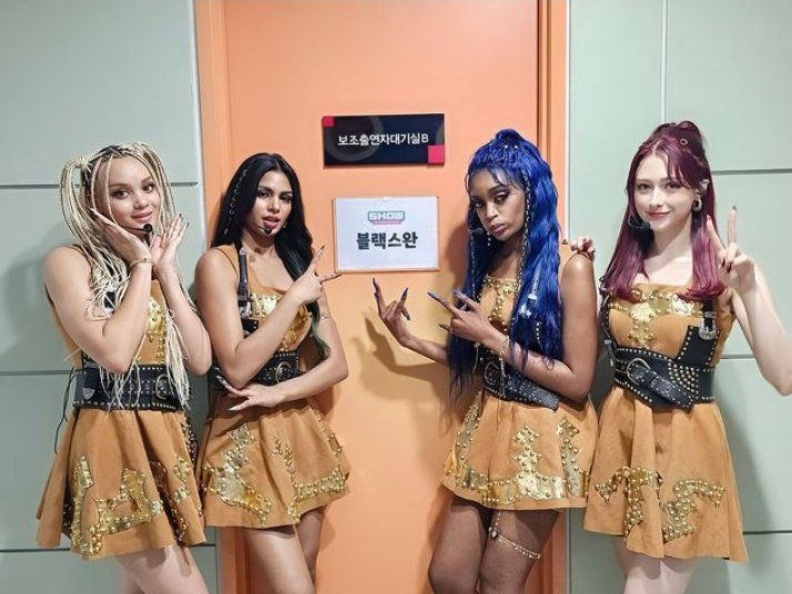 GUYBLx7awAAHIoz?format=jpg&name=900x900