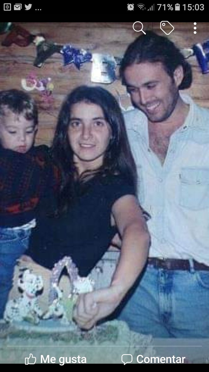 La conocí en el nocturno del Bauzá. Éramos dos adolescentes, y nos tocó estar en la misma clase, es más, lo primero que hicimos juntos fue jugar al truco. Primer hora libre, yo, previsor, había llevado barajas, se arma y ella se sienta al lado, rivales. Qué linda era!