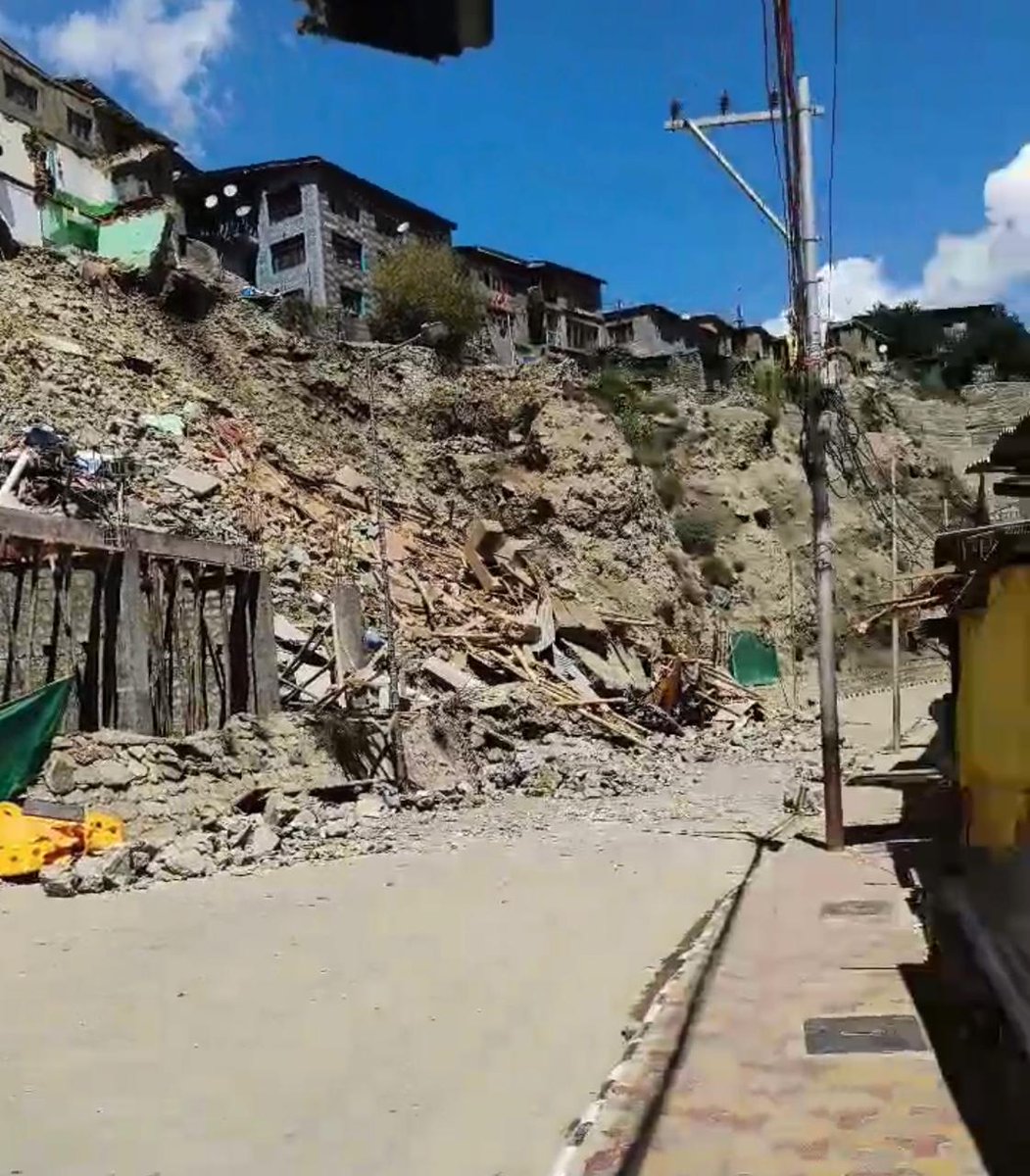 Kargil_Today's tweet photo. #HELPING HAND OF INDIAN ARMY#
A landslide occured in Kargil Town near Fatima Chowk on 03rd Aug 24. On request of civil department, Engineers and Kargil unit of #ForeverInOperationsDivision immediately moved in action to save three persons stuck in debris. https://t.co/elb8ZHYnL8