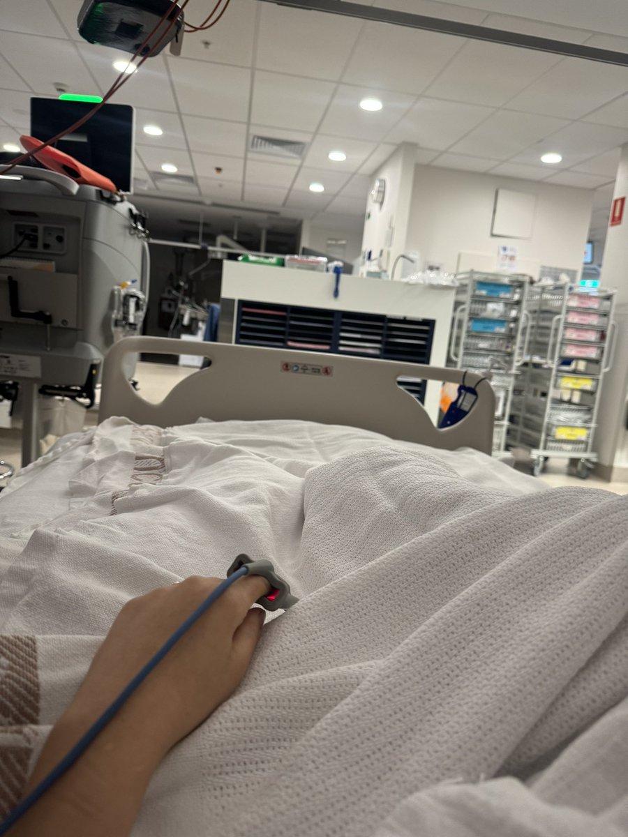 nanyzquivel's tweet photo. Me encuentro en terapia intensiva amigos y les pido mucha oración por mi y mi familia que estamos muy lejos. https://t.co/hQwzhO635W