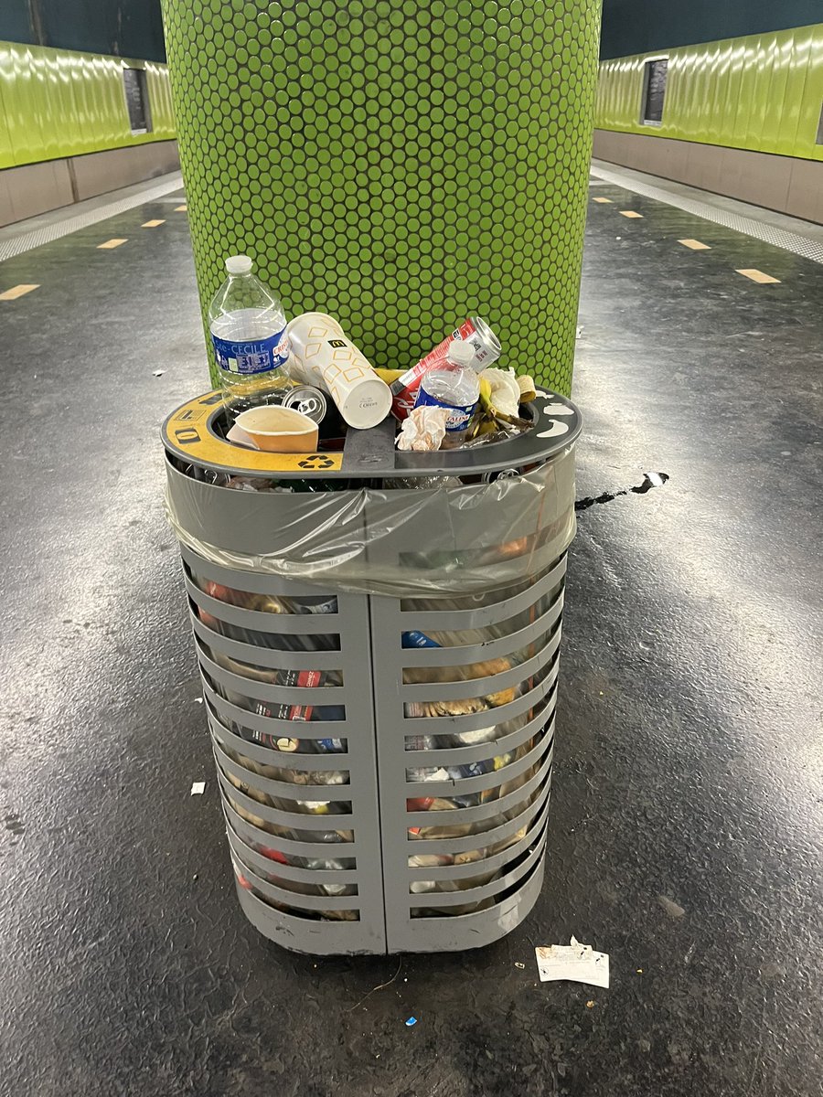 JUSTBYLORENZI's tweet photo. Aujourd’hui, médaille d’or 🥇 pour la @RTM_Officiel @RTM_InfoTrafic dans la catégorie « Poubelles Pleines » dans le métro de #Marseille. Vous avez les Félicitations des voyageurs. Continuez vos efforts, vous y êtes presque ! #propreté #Marseille #RTM https://t.co/ERxIqihSe9