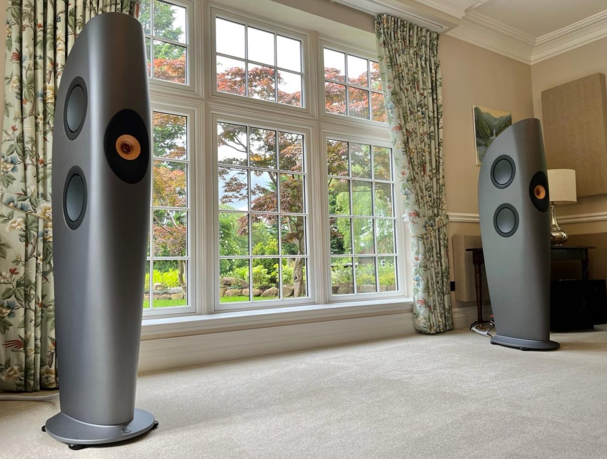 KEFAudio's tweet photo. The stunning Blade One Meta speakers front up this high-end system. Partnered with the Statement Pre & Mono Power Amplifiers from @NaimAudio, this pairing is a powerful match for an ultimate listening experience.
Thanks to Ross for the pics.
#KEF #KEFBlade #KEFSetup #BritishHiFi https://t.co/WbwA9oVrXr