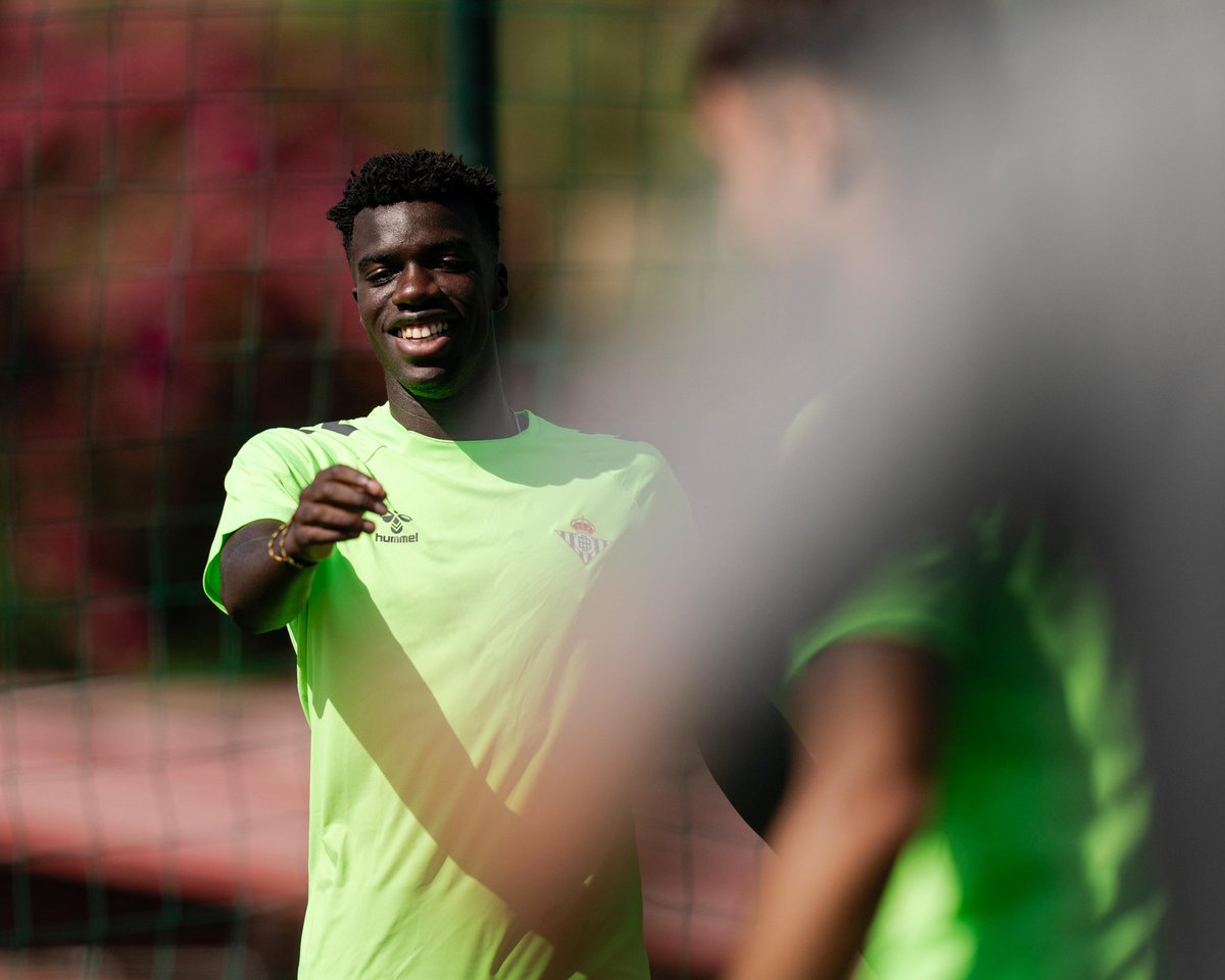 ¿Quieres saber cómo ha sido el segundo día de trabajo del <a href="/RealBetis/">Real Betis Balompié 🌴💚</a> en Marbella? 🤔

¡Vente a <a href="/RTVBetis/">Real Betis RTV</a>! 

➡️ Además estaremos con <a href="/assandiao8/">Assane Diao</a> 👌⚽

📺 14:30h | 'TAV'  
🎙 15:00h | 'Hora Betis'