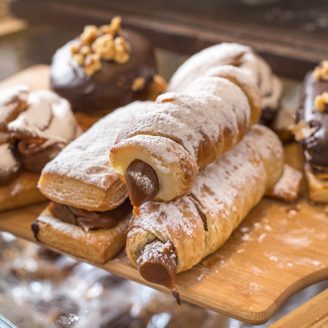 nicolasmaggi87's tweet photo. RANKING
LAS FACTURAS MÁS RICAS DE ROSARIO 🥯🍩

Tortitas negras, medialunas, rellenas con dulce de leche, con crema pastelera o con membrillo. Estos son los lugares que hacen las mejores facturas de la ciudad votados por ustedes.
