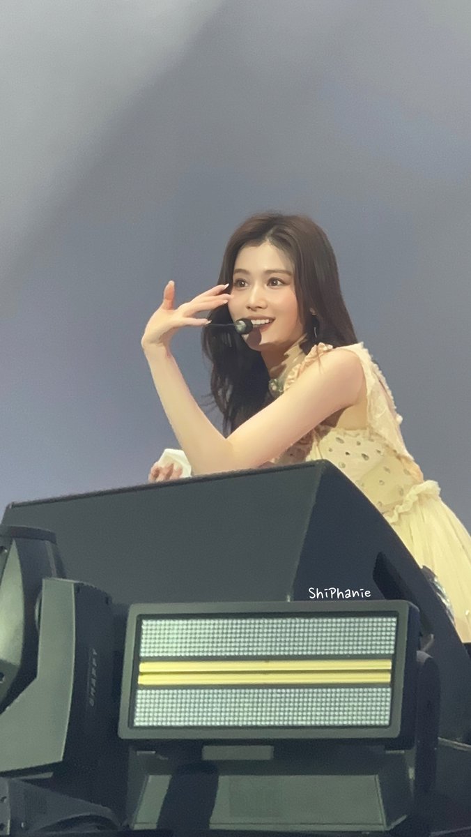 ShiPhanie's tweet photo. 230709 TWICE 5TH WORLD TOUR ‘READY TO BE’ in Atlanta

Sana noticing and replying to her fans🥹🥹

No re-edit / re-upload of my pictures allowed🙅🏻

#TWICE #트와이스 #사나 #SANA #サナ #RTBinATLANTA #TWICEinATLANTA #TWICE_5TH_WORLD_TOUR #TWICE_5TH_WORLD_TOUR_IN_ATLANTA https://t.co/biyUMAPmEs