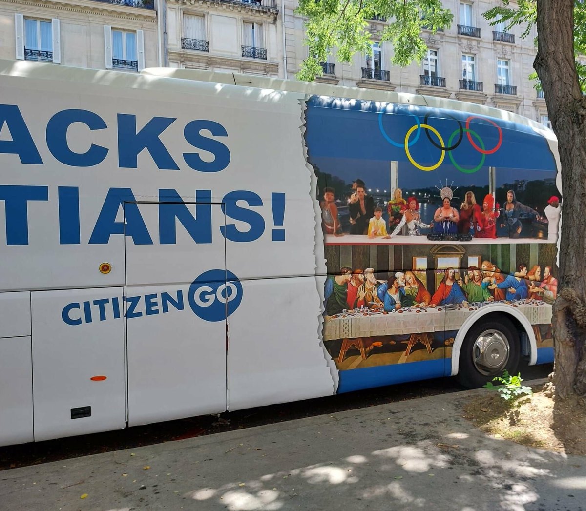 Sachinettiyil's tweet photo. Over 380,000 people have signed a petition asking the International Olympic Committee to issue an apology for the mockery of Jesus' Last Supper at the Paris Olympics. The petition was launched by @CitizenGO . 

Image: Le Parisien https://t.co/9PhHBWWPPL
