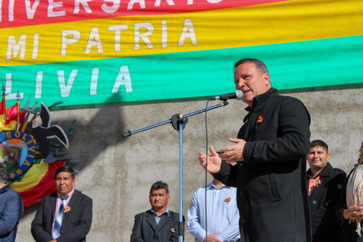 El Intendente Rodrigo BrizuelayDoria participó del acto para conmemorar el 199° Aniversario de la Republica de Bolivia. Acompañaron el viceintendente Marcos Dallaglio, los concejales Eduardo Moreno y Gastón Gallardo,  el Secretario de Hacienda municipal, Alejandro Salzwedel.