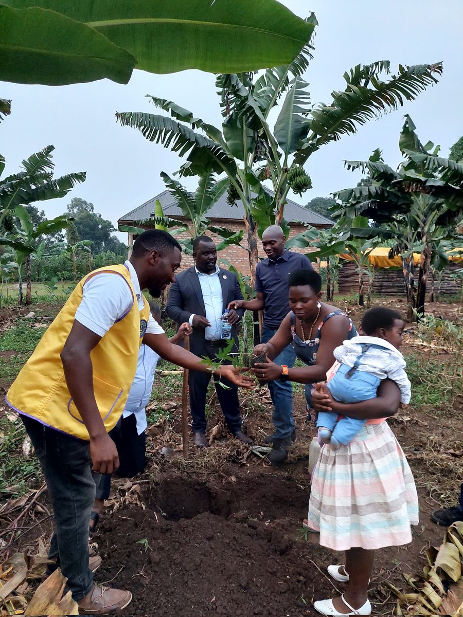 LionsHoima's tweet photo. Lions Club of Hoima Albertine during a tree planting activity touched hearts of many.
We thank you Lion Dr. Aliba Kiiza Amooti - Chairperson board - Uganda Microfinance Support Centre https://t.co/TRXSIW4KAR