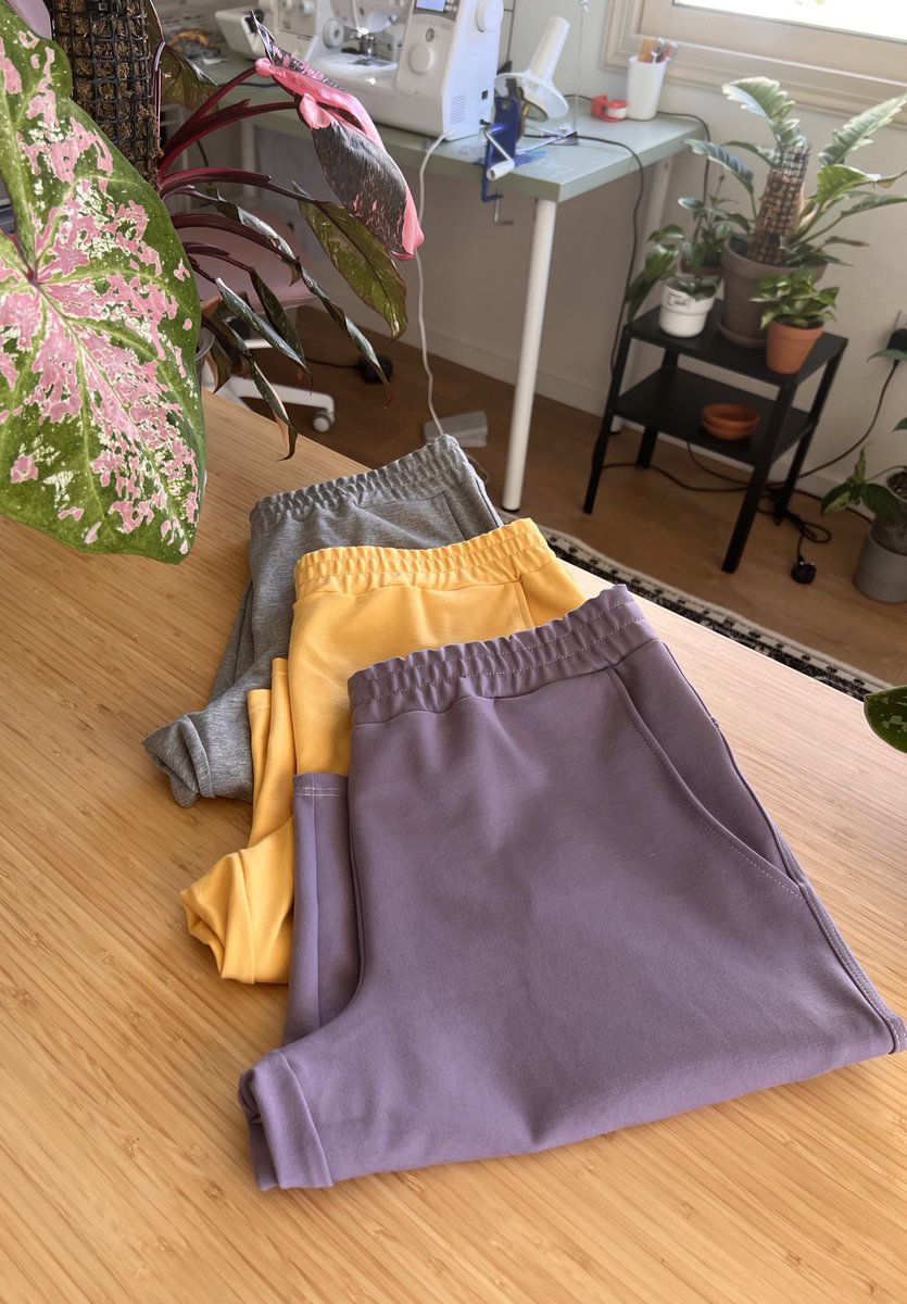 Как же мощны мои лапищи! Сшила сразу 3 пары шорт