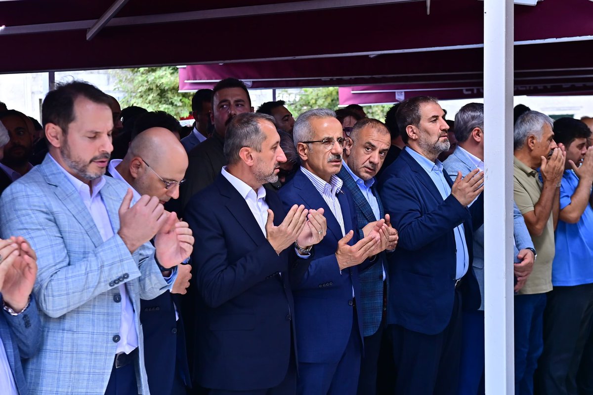 Türk Telekom Genel Müdürümüz Sn. Ümit Önal'ın ahirete irtihal eden babası Bekir Önal'ın cenaze namazına katıldık. 

Merhuma Allah’tan rahmet; ailesine sabır ve başsağlığı diliyorum.