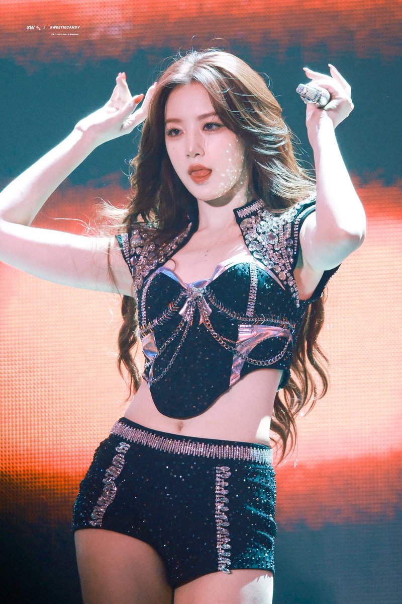 kpopsapphic's tweet photo. Shuhua ((G)I-DLE) https://t.co/fKzffV2xh9