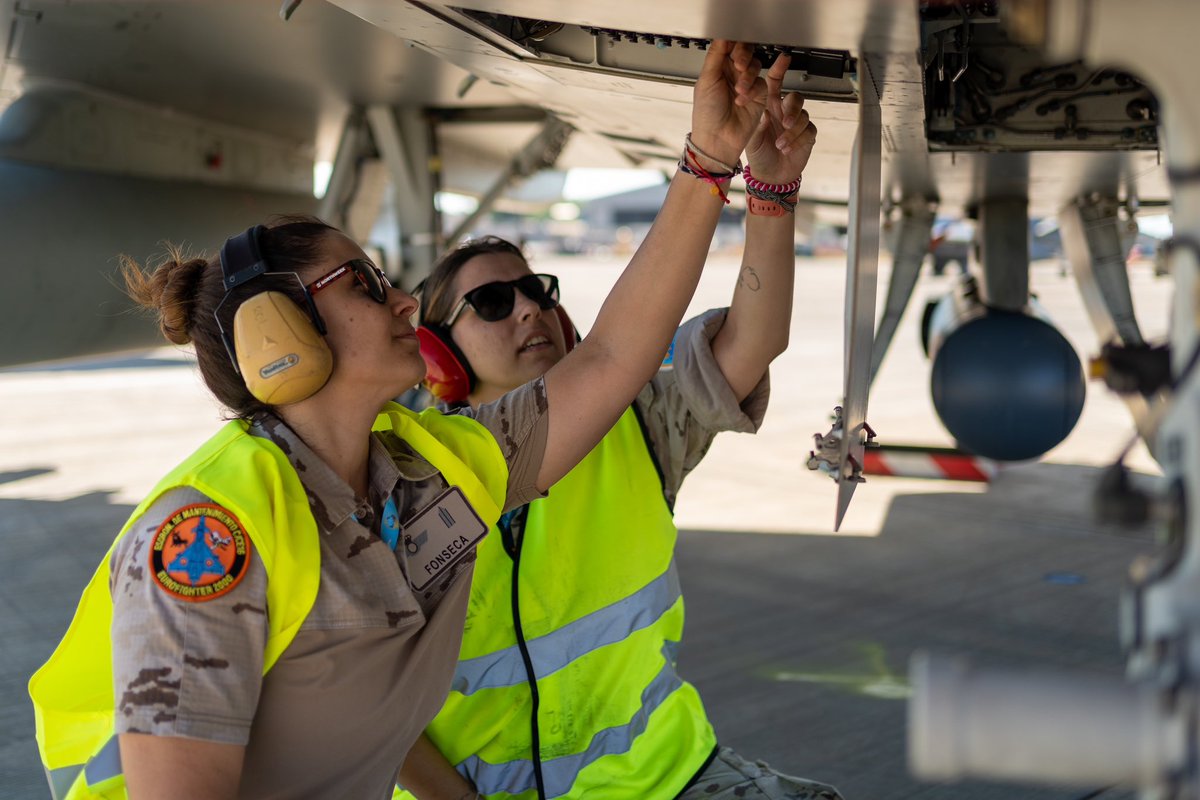 AirbusDefence's tweet photo. To keep ๐ฉ๐ช, ๐ช๐ธ, and ๐ซ๐ท aircraft flying and the exercise running smoothly, the air forces' logistics and maintenance teams had to operate like clockwork during #PitchBlack24 in Australia. ๐ฆ๐บ
In our latest webstory, you can find out more about the incredible work that went on behind the scenes to ensure full mission success throughout the exercise: https://t.co/Caq1fjYOzd