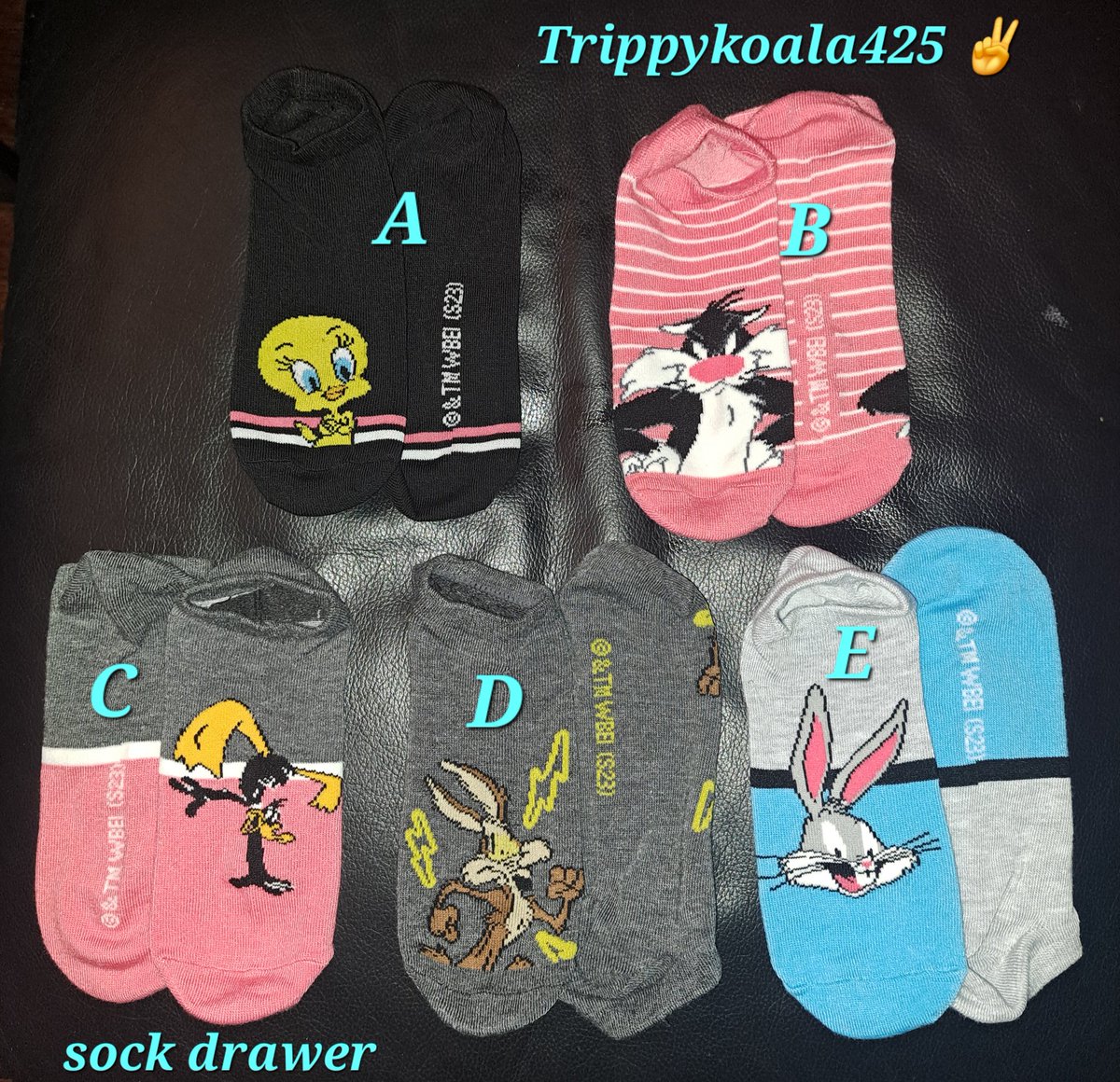 trippykoala425's tweet photo. Brand new no-show/ped Looney Tunes socks, added to my drawer! Dm to claim a pair and schedule your wear!! ✌️ ☮️ https://t.co/bBEZJTiJ7z