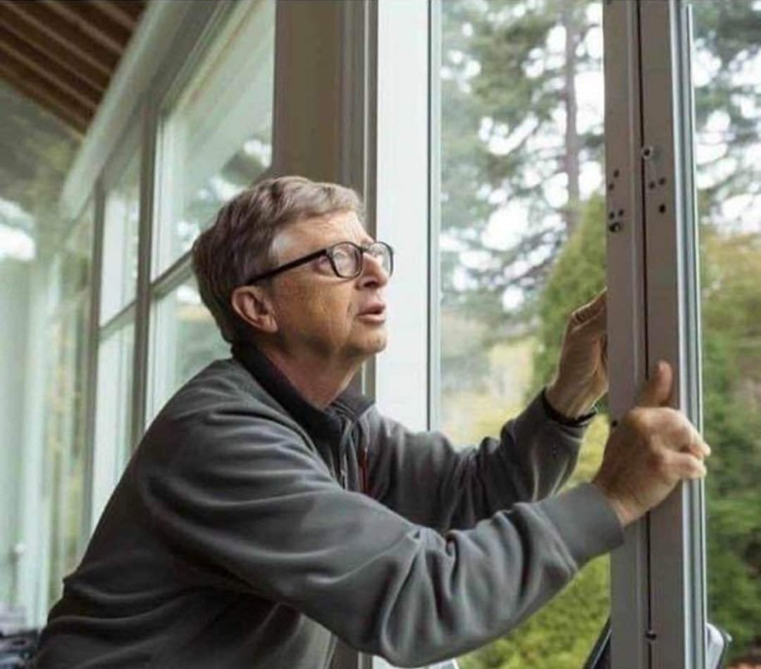 Rare photo de Bill Gates installant Windows.