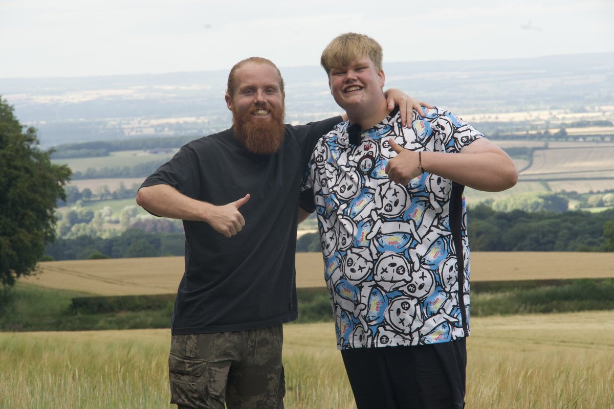 Marcus started this year not being able to run more than a few metres in a row. On September 7th he is going to run a marathon.

4 months ago he decided to push himself to run 1 mile everyday for a month to raise awareness and funds for mental health.

I met him for his last mile