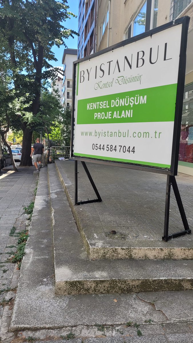 Rantsal Dönüşüm iştahı konusunda iddia ediyorum kimse <a href="/kadikoybelediye/">Kadıköy Belediyesi</a> eline su dokemez sevgili <a href="/oyilmaz/">Ömer Yılmaz</a> . Bakiniz, Suadiye'de oturan sakinler, yeni gelecekler için nasıl hayattan mahrum edilmişler!

- Kaldirimda yürüme
- Arabaya binme
- Tozda boğul
- 9 yil bitti / 25 yil kaldı!