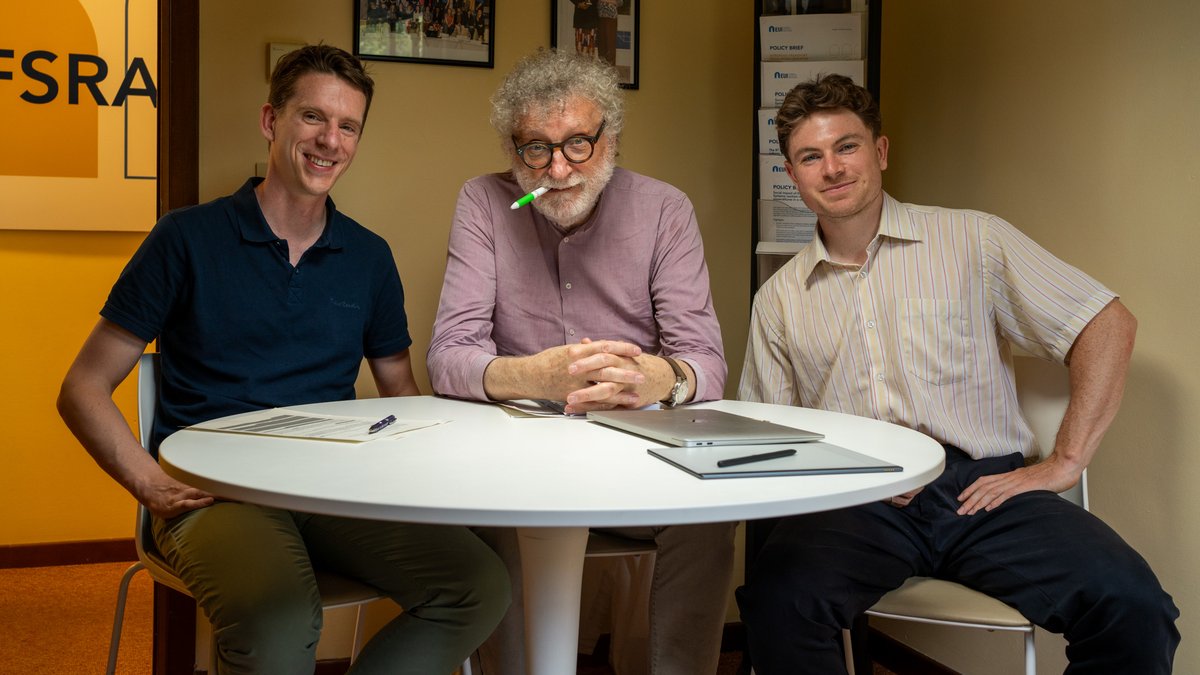 Listen to ep 7 of the #FSRPolicyBriefcase to unpack 'long-term contracts' in the electricity sector &amp; explore how they can drive the #energytransition forward <a href="/LeonardoMeeus/">Leonardo Meeus</a> &amp; <a href="/JamesKneebone1/">James Kneebone</a> with <a href="/JMGlachant/">Jean-Michel Glachant</a>
🎧 loom.ly/7UGDBQE
🌐Report: loom.ly/XkM54_A .