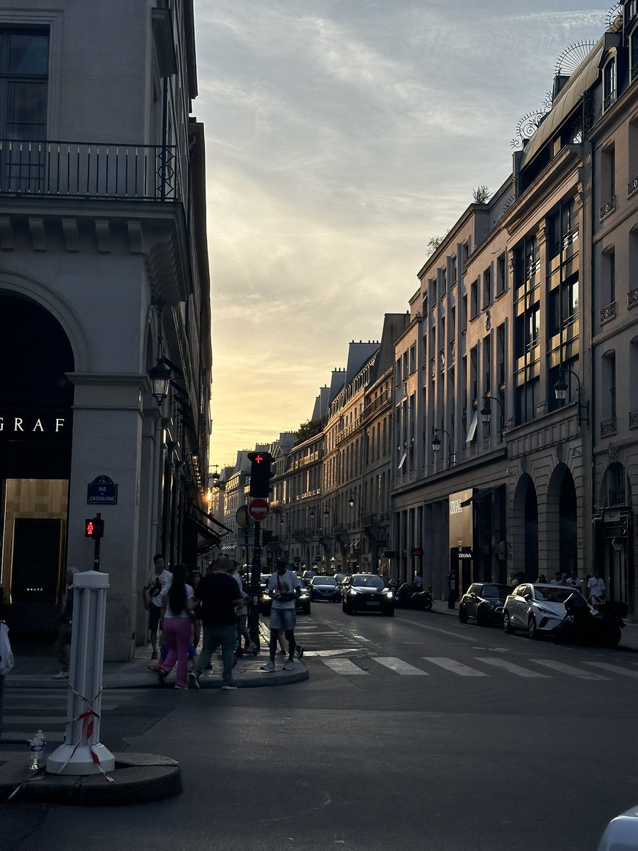 julanoman3's tweet photo. paris en ce moment c’est TROP injouable https://t.co/cMHGshivo5