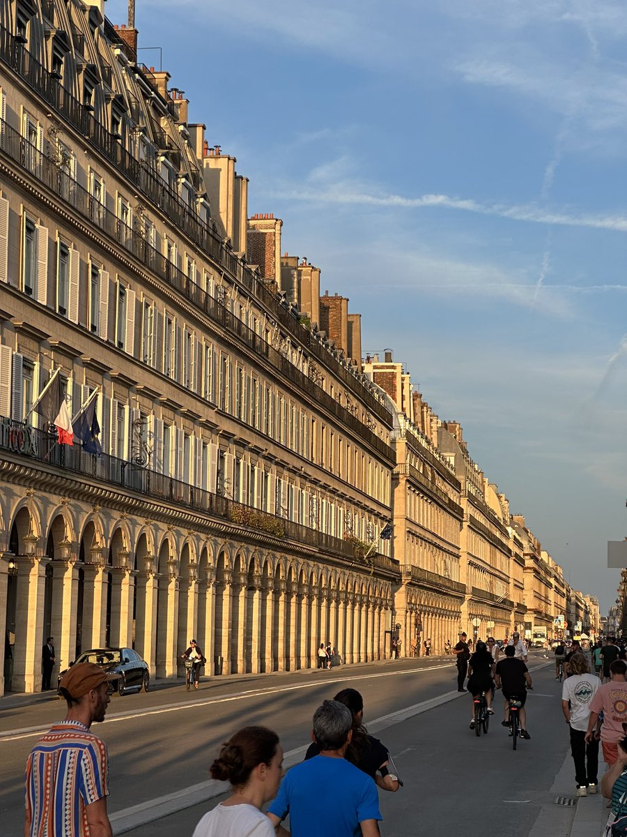 julanoman3's tweet photo. paris en ce moment c’est TROP injouable https://t.co/cMHGshivo5
