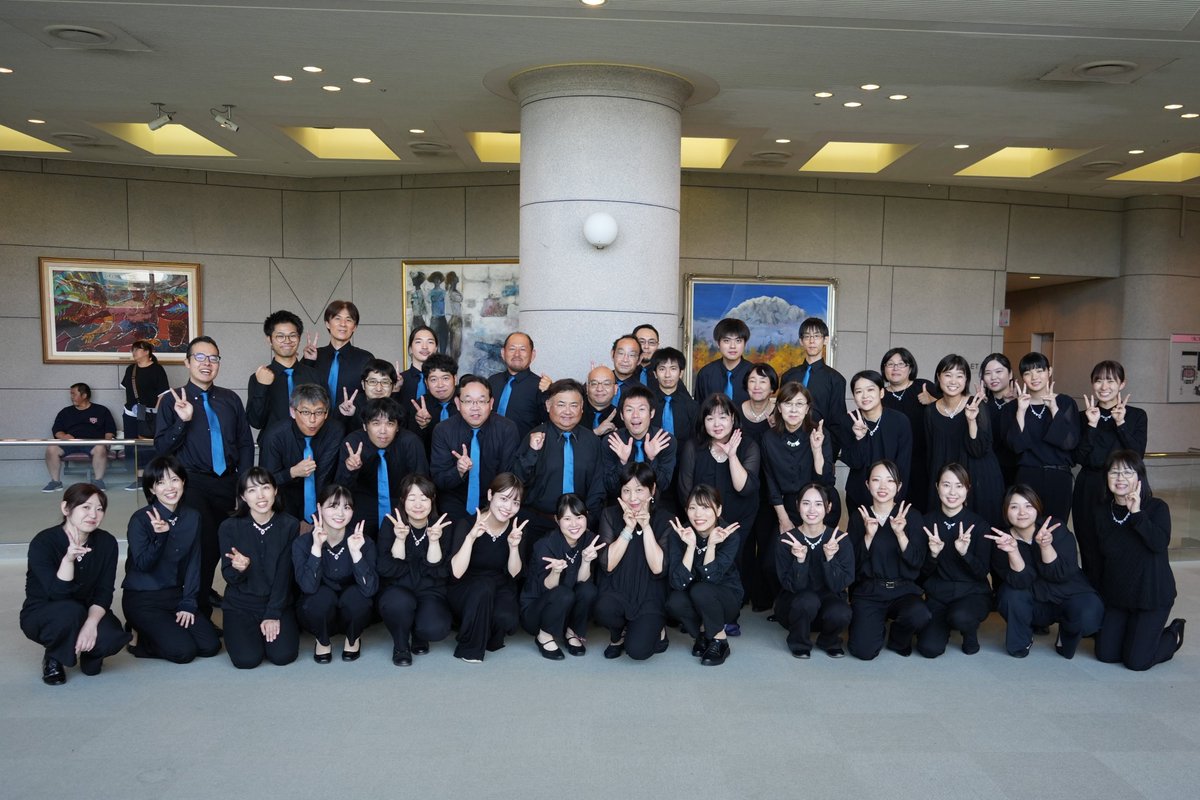 8月4日に行われました宮崎県合唱コンクールにて、2年連続の 金賞、全日本合唱連盟理事長賞をいただきました🏆
今年は表現をより深く練り上げることができ、合唱団としてレベルアップできたと思います。
さらに表現の幅を広げて、9月の九州大会に臨みます。