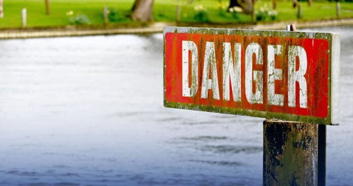 TheNoCapPress's tweet image. Thames Water, Yorkshire Water, and Northumbrian Water fined £168 million for excessive sewage discharges, stressing the need for cleaner waterways. #CleanWater #EnvironmentalAccountability 

Read more: dailytuesday.co.uk/uk-water-compa…