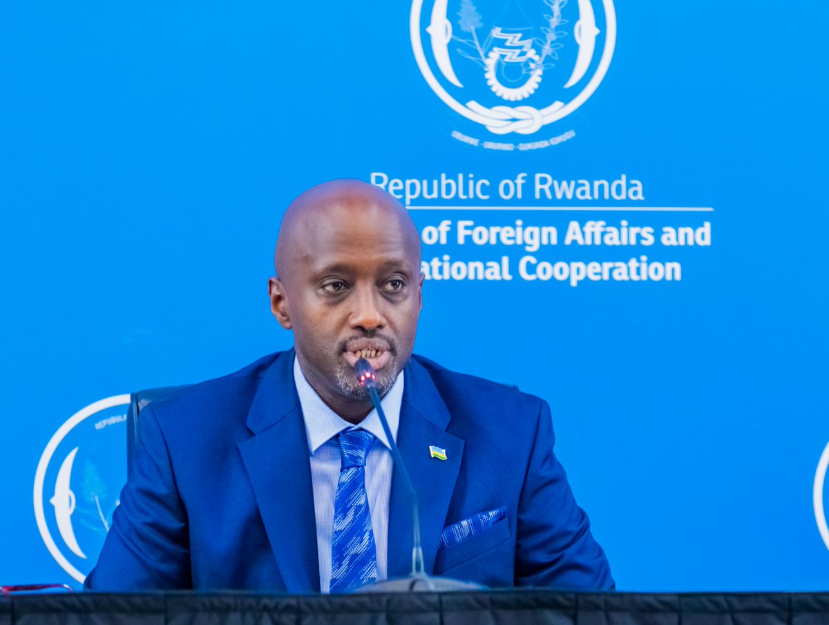 RwandaMFA's tweet image. This morning, Minister @onduhungirehe held a diplomatic briefing on recent developments in the region.

He also touched on upcoming events and introduced @RichardMihigo to the diplomatic corps in Kigali. Dr. Mihigo is Rwanda’s nominated candidate for Regional Director of…