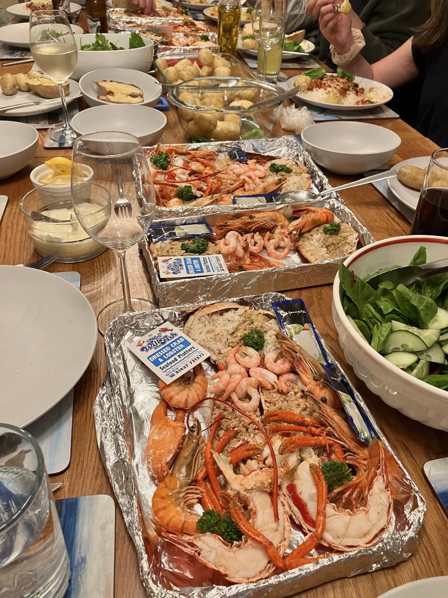 The supper table for 3 generations on a family holiday - what a feast! 🦀🦞🦐
I wlll be closed on MONDAY 12 AUGUST in addition to normal Thursday and Sunday closure
📷@FlickLambert
To order📞01437 721571 for availability. Collect by 12 noon. Drop in to see what's on offer!