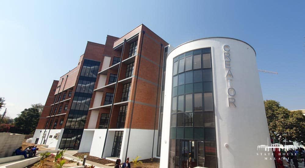 LAZARUSCHAKWERA's tweet photo. New Clinical Research Excellence and Training Open Resource (Creator) facility launched today helps Malawi enhance capacity in research &amp; data-driven healthcare services for all. @MLW_Programme &amp; @KUHeS_mw 

#Zikutheka
#ResearchDrivingHealth
#CREATORLaunch https://t.co/TuX17cTfdr