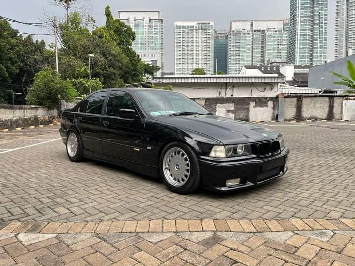 Suka Mobil Tua tweet media