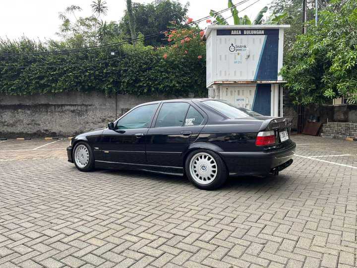 Suka Mobil Tua tweet media