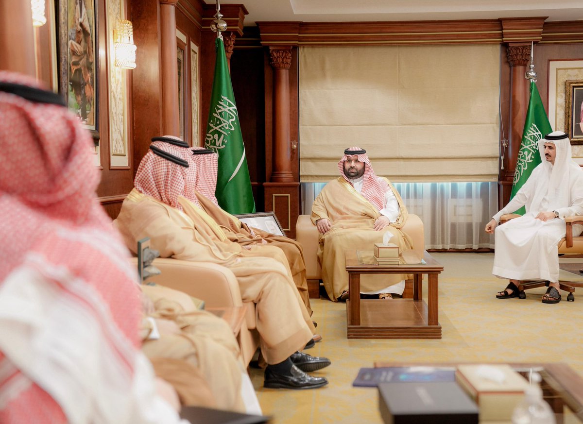 jazangov's tweet photo. سمو نائب أمير منطقة جازان
#محمد_بن_عبدالعزيز
يستقبل نائب الرئيس التنفيذي لبنك الرياض وليد الضبيب، يرافقه عدد من قيادات البنك. https://t.co/3pFyUiYF5e