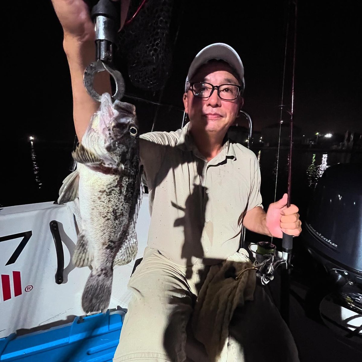 BlueHazefishing's tweet photo. 夜中からキジハタ狙い❗️キジハタ良型GET❗️嬉しいゲストのクロソイも👍明るくなってから少しだけマゴチへ。サクッと釣っていただきました👍今回もvalleyhillの baydrive BOATMAGOCHIを使用してもらいました。ロッドレンタル無料ですので遠慮なく言ってくださいね👍 #valleyhill #baydrive #ブルーヘイズ https://t.co/9YtQFNlCsu