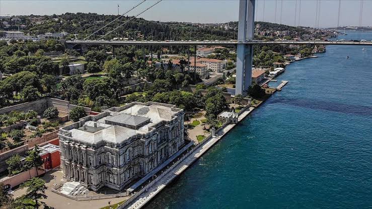 Beylerbeyi Palace, a summer palace, was especially used to host foreign state guests. Many guests such as Austro-Hungarian Emperor Franz Joseph (1869), French Empress Eugénie (1869), Prince Nikola of Montenegro (1874) and German Emperor Wilhelm II were hosted here.