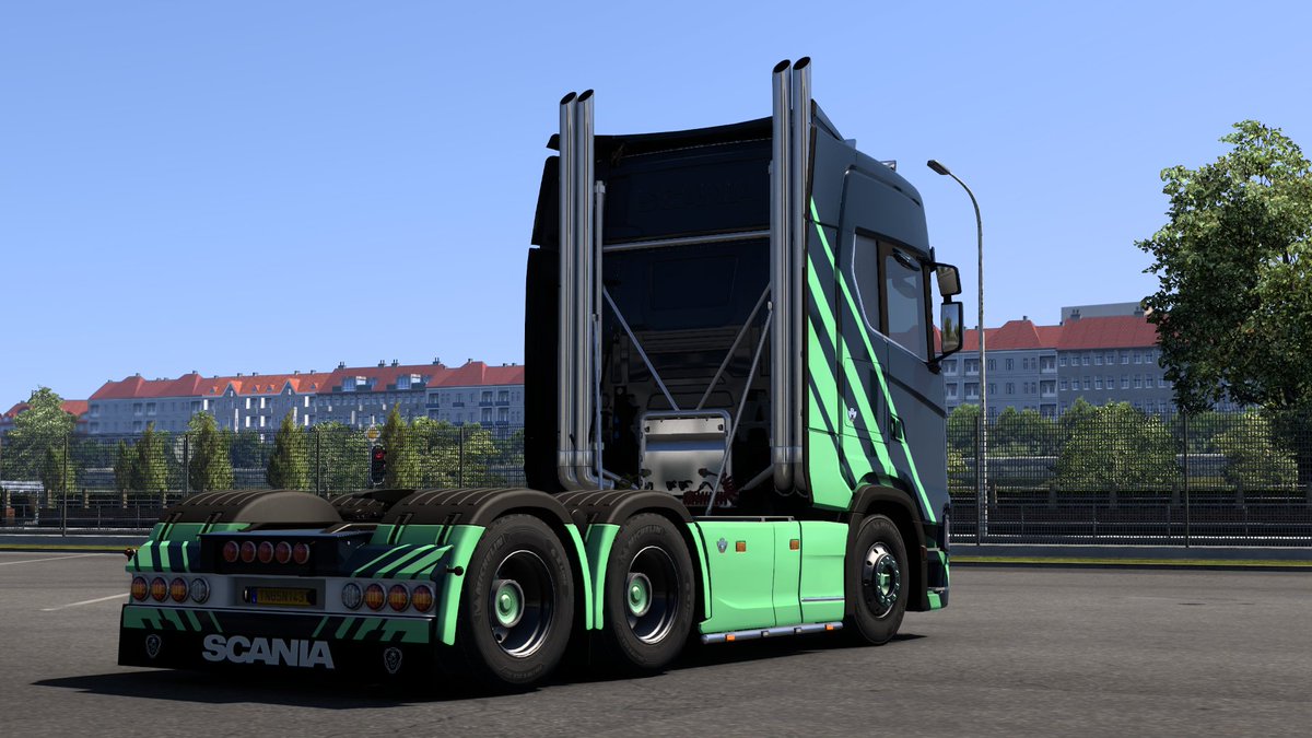 auroravtc's tweet photo. Here we have a couple of shots from one of our newest members showing off their mighty Scania 💪What is your favourite truck to drive on ETS2 as I hear the Renault Magnum is becoming quite popular nowadays 🤔

Photo credits go to Microsoft Verstappen 💚 https://t.co/Na1nRzaGRg