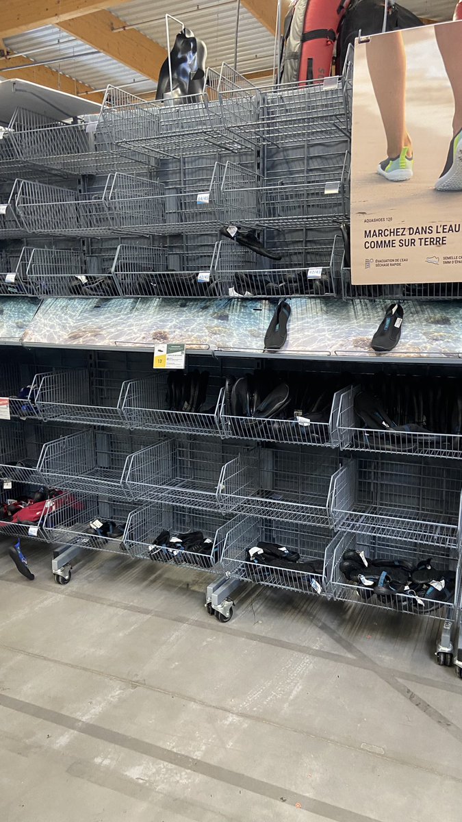 GilCarabassemtp's tweet photo. @Decathlon A Montpellier, voilà deux semaines que les rayons « été » sont vides … Pas de lycras, de chaussures d’eau …. Hallucinant ce manque d’anticipation https://t.co/YaWLPEJLPL