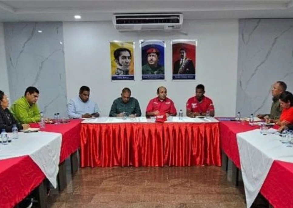 PartidoPSUV's tweet photo. Enlaces municipales del PSUV sostuvieron encuentro de trabajo en Bolívar
https://t.co/DaWERyWss7
#VenezuelaHaceJusticia https://t.co/rdtr4g57qd