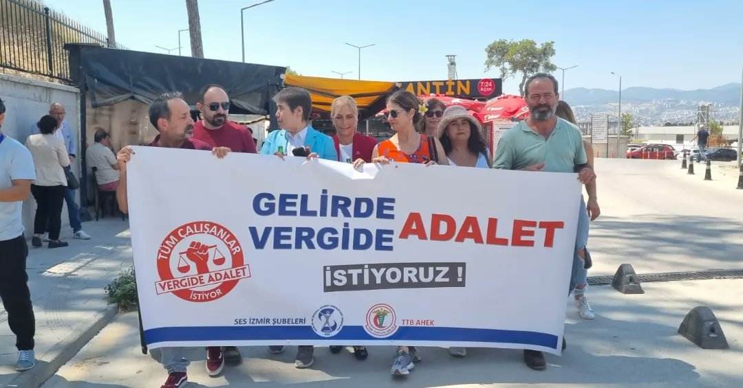 sesizmir_1's tweet photo. 22. Hafta #VergideAdaletİstiyoruz eylemimizde Buca Seyfi Demirsoy EAH deydik

#VergideAdaletİstiyoruz #sermayeyedeğilemekçiyebütçe #gelirdevergideadalet 

@sesgenelmerkezi @turktabipleribirligi @TtbAhk @saglikcisesiyiz @sesizmir https://t.co/n5FRRoHIPH