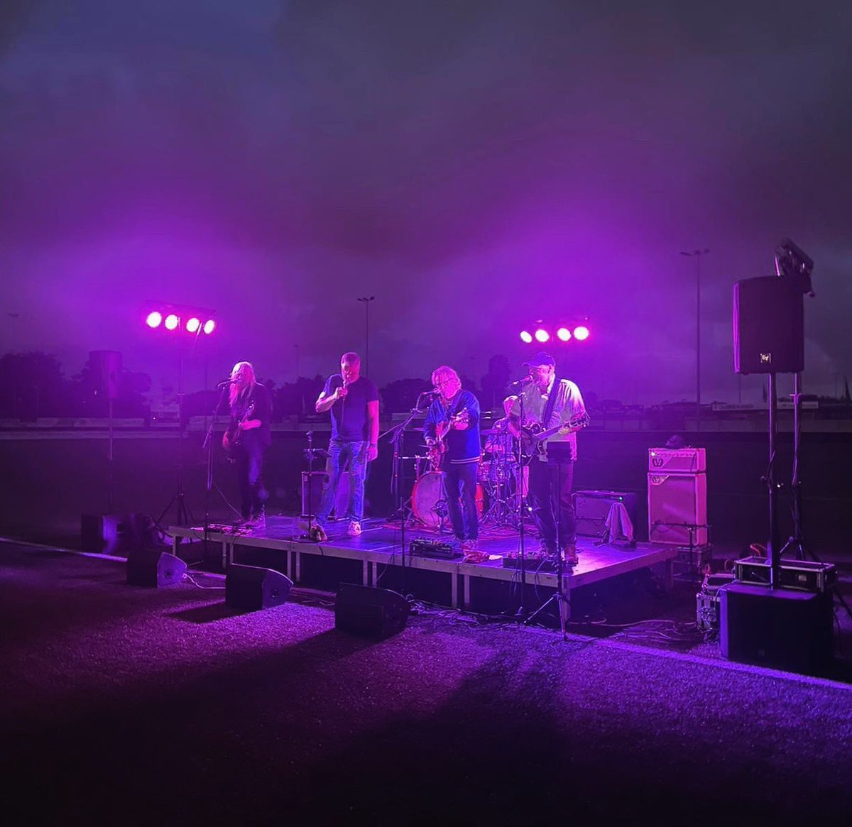 BBQ | Vrijdag 23 augustus vanaf 19:30 een BBQ met muzikale omlijsting van The Expired Faces. 

Onze eigen chefs Cor, Ton en Gerrit zullen achter de kamado’s staan grillen om jullie volledig te ontzorgen en van een top maal te voorzien.

Aanmelden: vvkatwijk.nl/index.php?page…