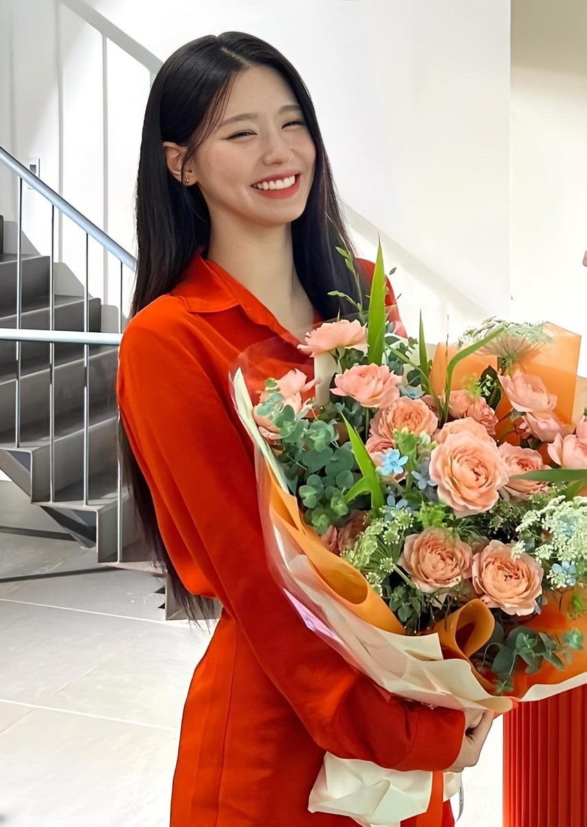 her smile is everything <3