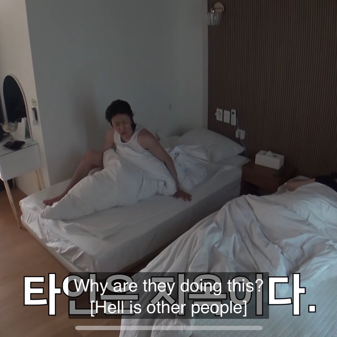 haovenue's tweet photo. minghao is me to all the questionable people who entered my life #디에잇 https://t.co/HqlUXhv6Zf