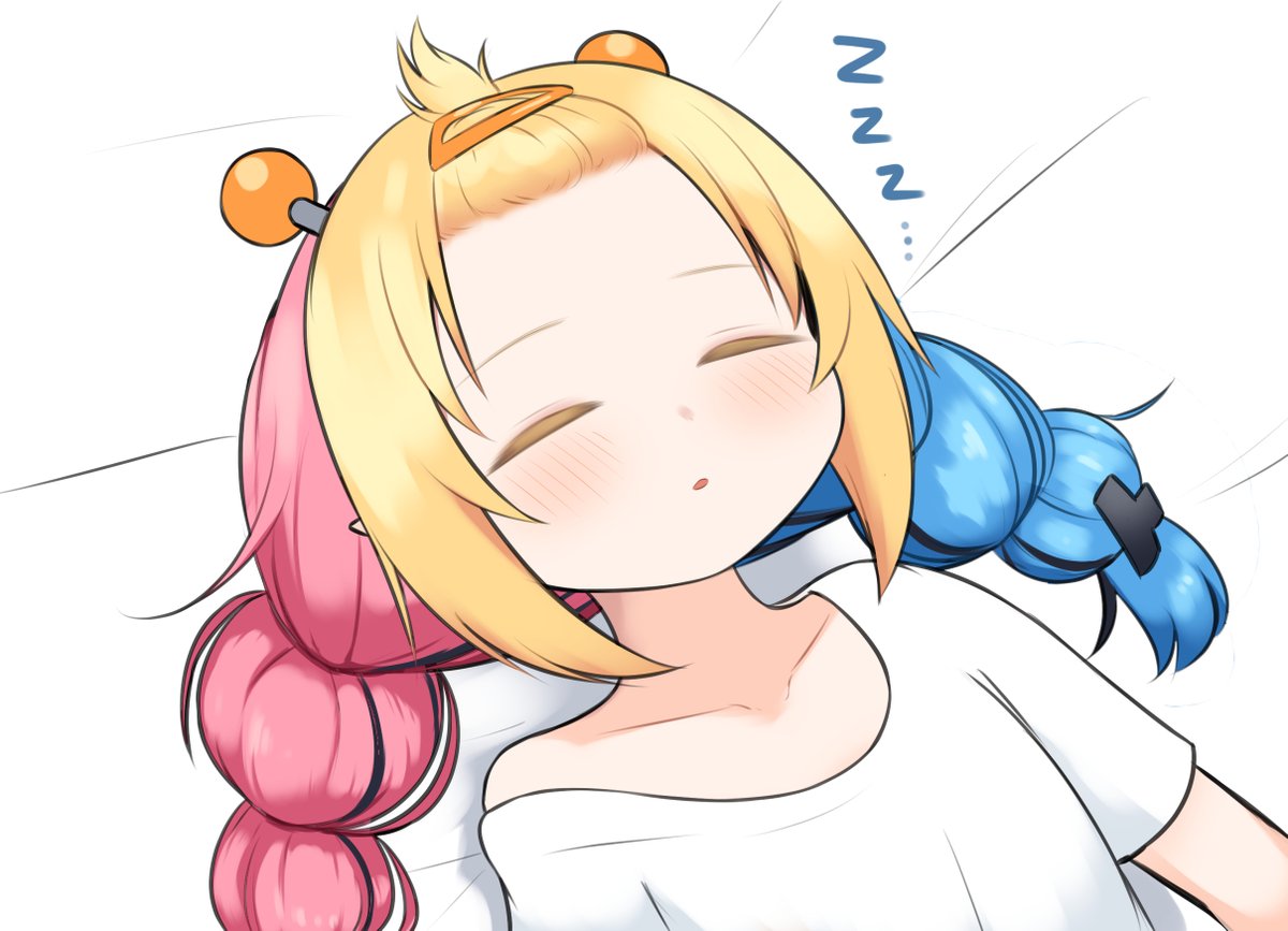 koboruku_hut's tweet photo. 好きなだけ居眠りしていいぞトイトイ・・・
おでこが吸われて虫刺されみたいになってもいいならな・・・ https://t.co/AiHSLMJaCH