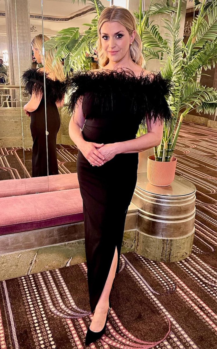 #CelebsGoDating is back on Aug 19th! 

Here are the links for <a href="/awilliamsonTV/">Anna Williamson</a> and <a href="/luvbitesco/">Luvbites by Dr. Tara</a>’s looks:

Anna - coast.mtpc.se/4648498
Dr Tara - coast.mtpc.se/4648481

#aff #cgd