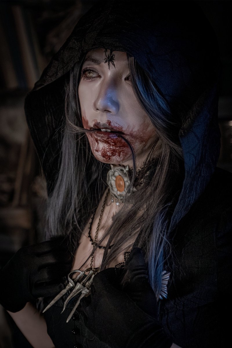 #原作の隣に自分のコスプレを貼る
#REBHFun 

生データの画質を落とさないように再編集しました