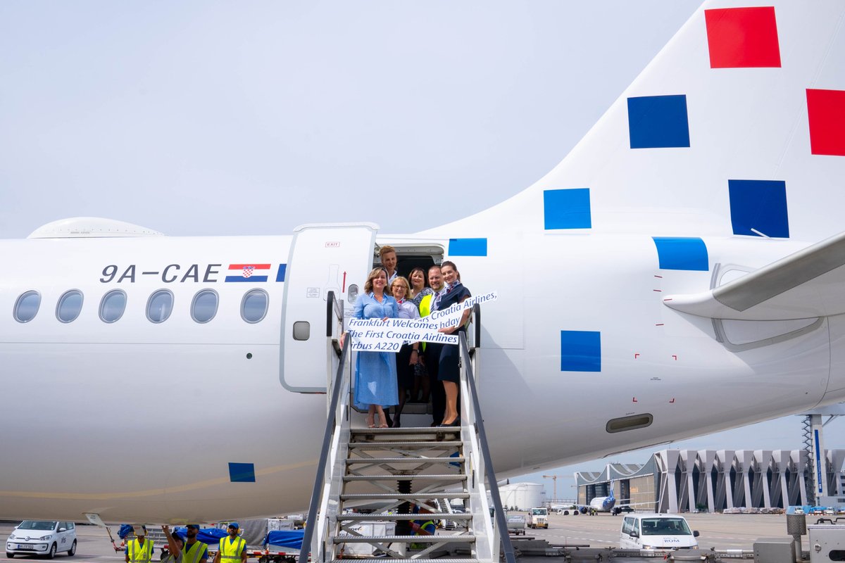 croatiaairlines's tweet photo. Danas slavimo 35. rođendan i po prvi puta naš je novi Airbus A220 poletio na međunarodnoj ruti iz Zagreba prema Frankfurtu!
#CroatiaAirlines #AirbusA220 #NewFleet #35Years @Airport_FRA https://t.co/M0CkisFFkp