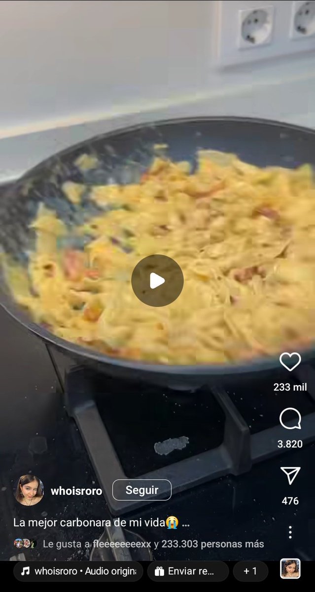 MikelSerra3's tweet photo. A partir de hoy espero que internet cuando vea algo de "carbonara" piense en Roro y no en mi. 
Han pasado tres años y siguen resubiendo la rima y mandandome md's. Por favor, dejemos morir ya esa rima🥲 https://t.co/kZyPSTky1i