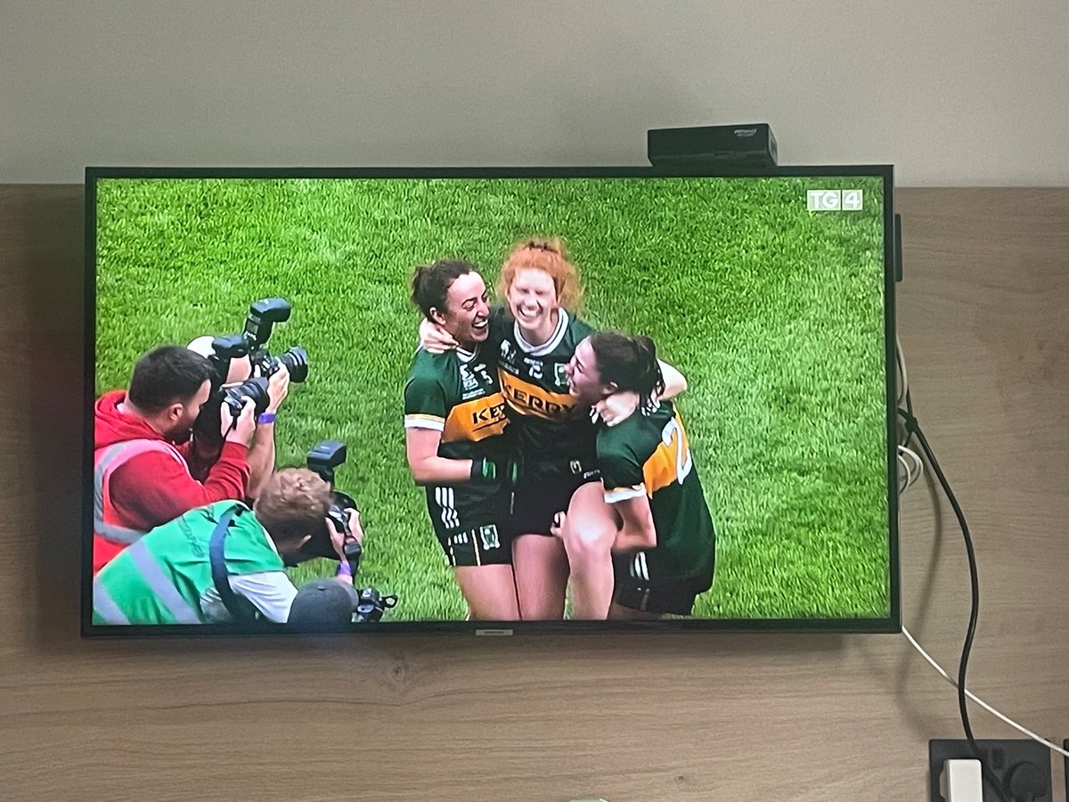 keifib's tweet photo. Delighted I got to watch legends @LouiseNiM and Kellie Harrington reach the pinnacle of their respective sports with my daughter ☺️ https://t.co/PqHheyQtUg
