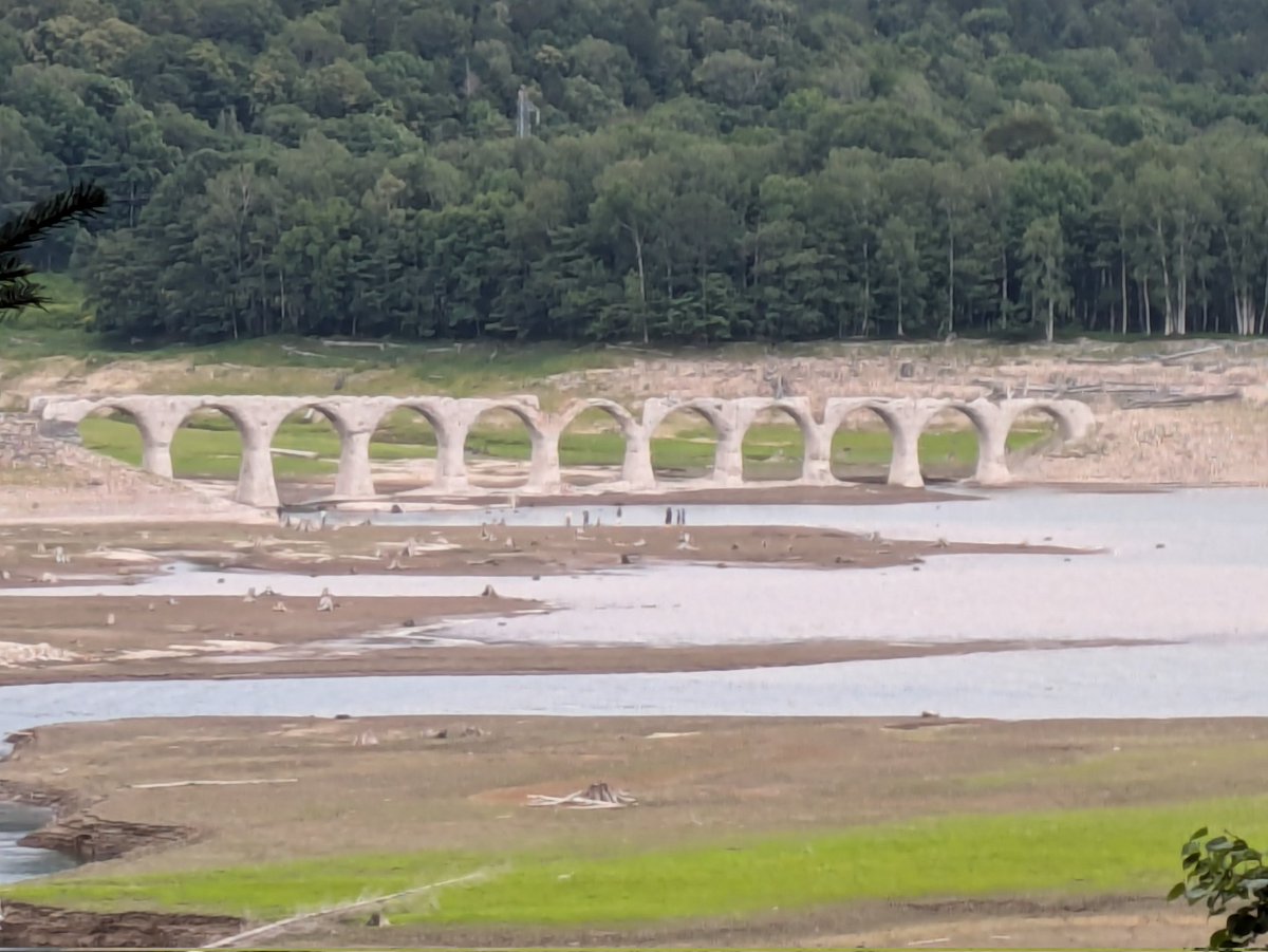 fumanomasa's tweet photo. 北海道ツーリング7日目☁
釧路→白糠町→陸別町→糠平湖→三国峠→旭川
#赤じそ畑
#糠平湖 
#タウシュベツ川橋梁
#三国峠 
#北海道ツーリング 
#CB750F https://t.co/tfSWC02umw